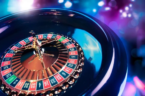 Live roulette table with dealer and betting layout on gacor 368